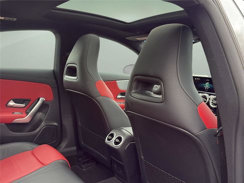 Used 2023 Mercedes-Benz CLA 250 4MATIC image 29