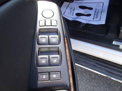 Used 2020 Chevrolet Suburban Premier w/ Premier 6.2L Value Package image 13