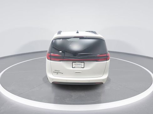 Used 2024 Chrysler Pacifica Touring-L w/ S Appearance Package FWD image 6