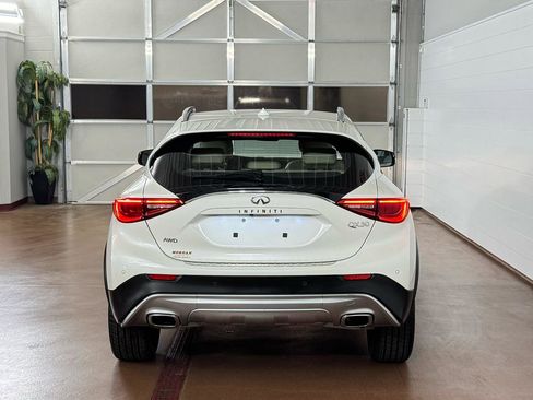 Used 2018 INFINITI QX30 Premium w/ Navigation Package image 4