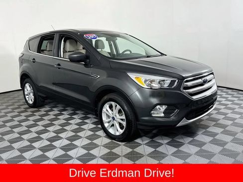 Used 2017 Ford Escape SE FWD image 1