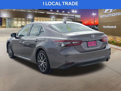 Used 2023 Toyota Camry XLE image 9