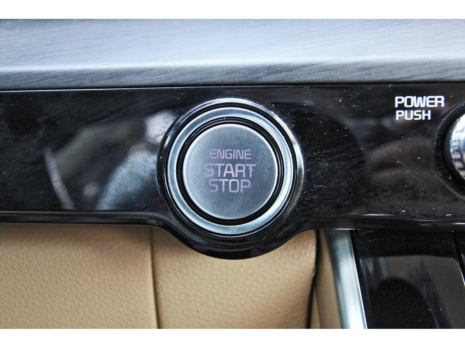 Used 2024 Kia Carnival EX FWD image 24