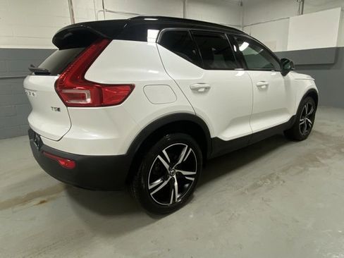 Used 2021 Volvo XC40 T5 R-Design w/ Climate Package image 3