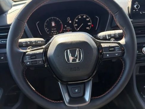 Used 2025 Honda Pilot TrailSport image 15