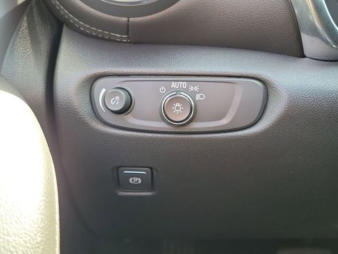 Used 2022 Chevrolet Blazer LT FWD image 17