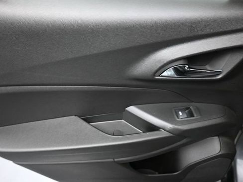 Used 2024 Chevrolet Trax LT w/ LT Convenience Package FWD image 19