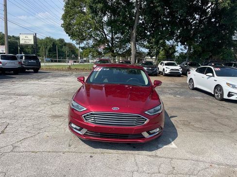 Used 2017 Ford Fusion SE w/ Fusion SE Technology Package FWD image 2