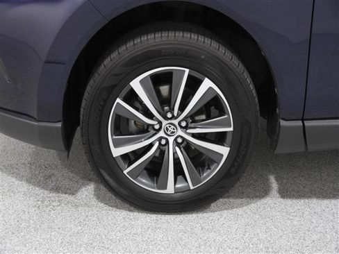 Used 2021 Toyota Venza LE w/ Carpet Mat Package (TMS) image 20