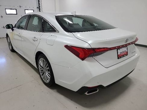 Used 2019 Toyota Avalon Limited w/ Advanced Safety Package FWD image 13
