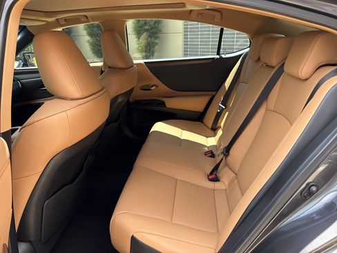 Used 2025 Lexus ES 350 w/ Accessory Package (Z1) FWD image 22