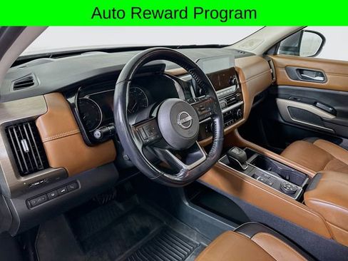 Used 2023 Nissan Pathfinder Platinum AWD/4WD image 11