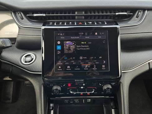 Used 2023 Jeep Grand Cherokee L Laredo w/ Luxury Tech Group I image 15