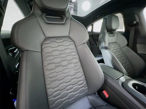 Used 2023 Audi e-tron GT Premium Plus w/ Performance Package image 29