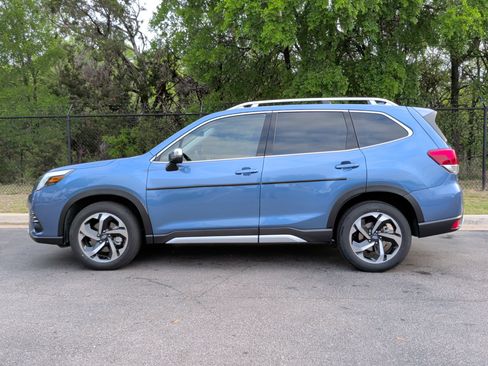 Used 2023 Subaru Forester Touring image 10