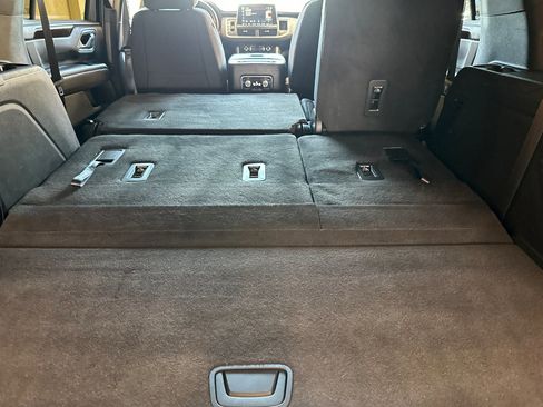 Used 2022 GMC Yukon SLE w/ Gmc Pro Safety Plus Package RWD image 17