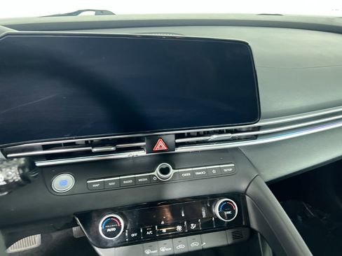 Used 2024 Hyundai Elantra SEL FWD image 25