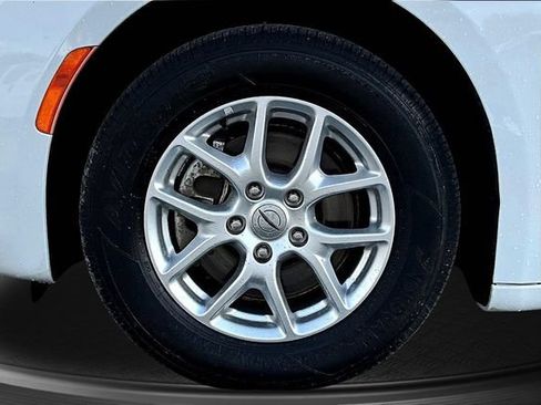 Used 2022 Chrysler Voyager LX FWD image 33