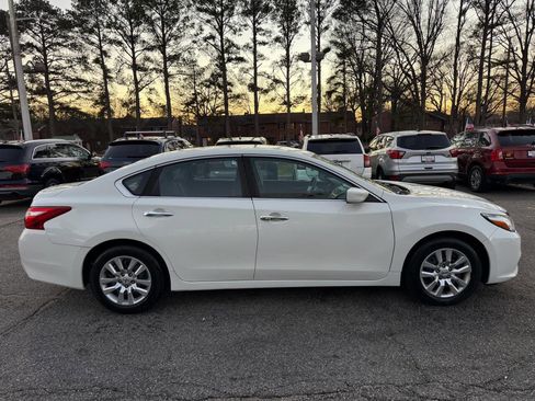 Used 2016 Nissan Altima 2.5 S w/ Power Driver Seat Package FWD image 14