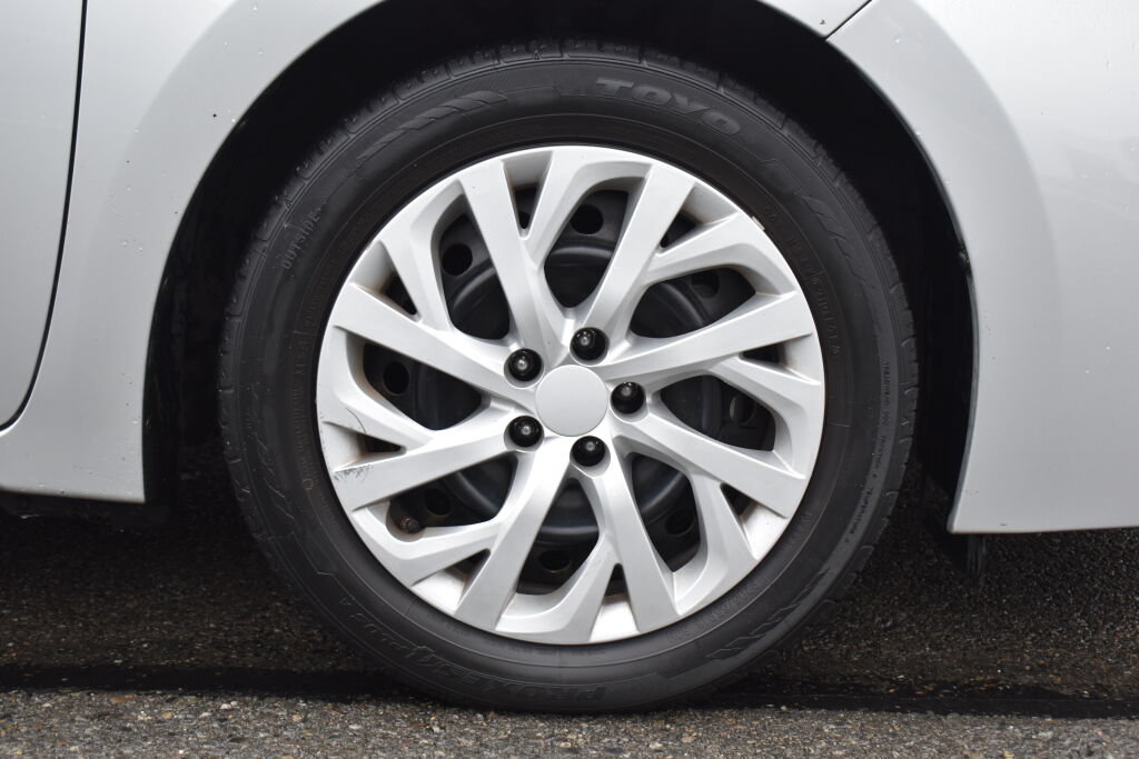 Used 2017 Toyota Corolla LE FWD image 28