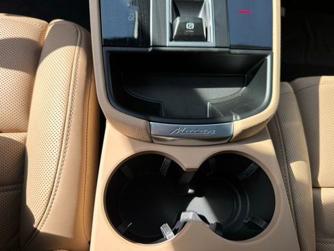 Used 2025 Porsche Macan image 21