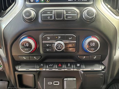 Used 2022 Chevrolet Silverado 1500 LT AWD/4WD image 19