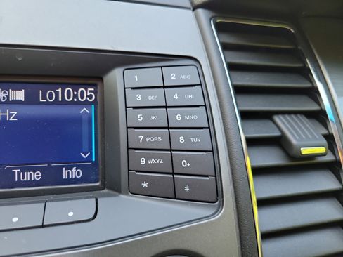 Used 2014 Ford Taurus SEL image 25