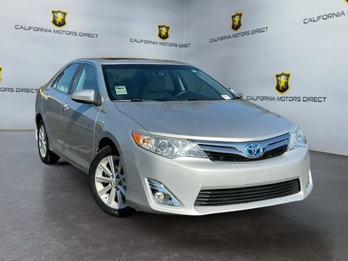 Used 2012 Toyota Camry XLE w/ Leather Pkg FWD image 3