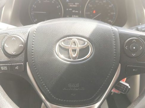 Used 2018 Toyota RAV4 LE image 20
