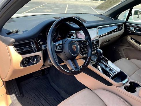 Used 2025 Porsche Macan image 33