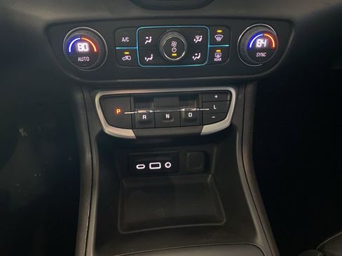 Used 2024 GMC Terrain SLT image 7