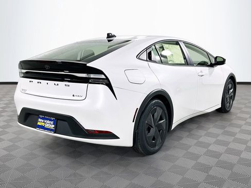 New 2026 Toyota Prius Plug-In Hybrid FWD image 4