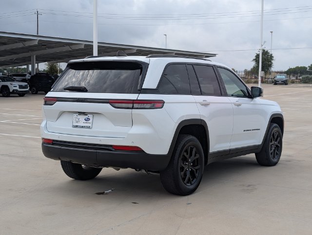 Used 2024 Jeep Grand Cherokee Altitude RWD image 5