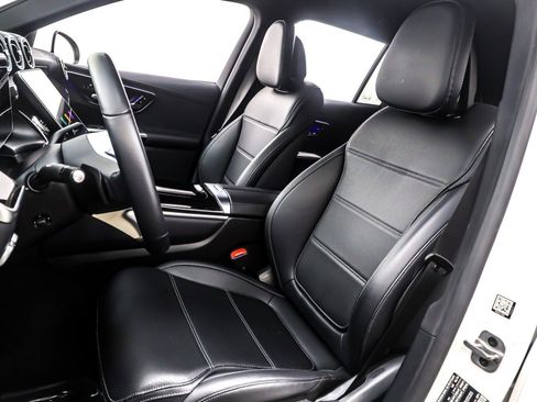 Used 2025 Mercedes-Benz GLC 300 image 18