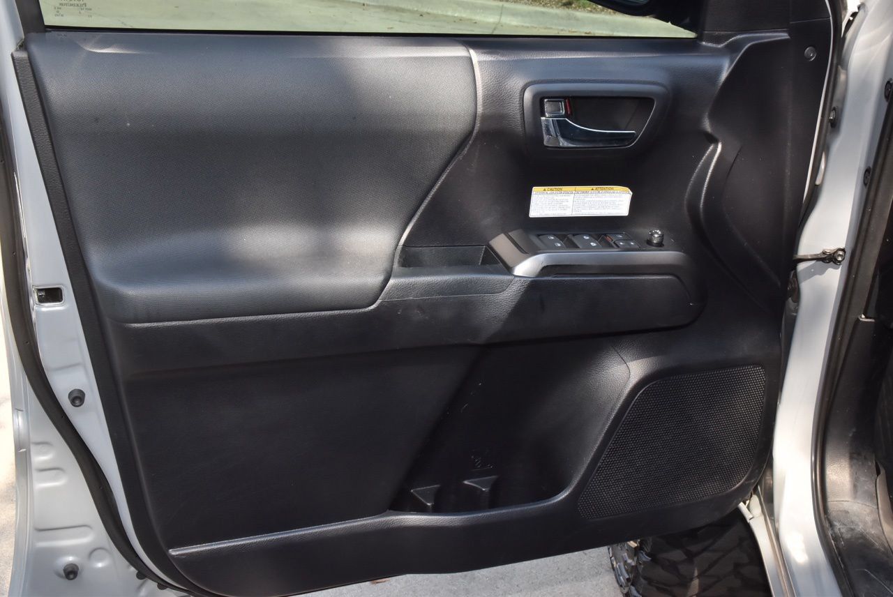 Used 2020 Toyota Tacoma TRD Off-Road AWD/4WD image 33