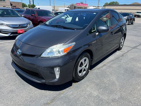 Used 2015 Toyota Prius Two FWD image 2