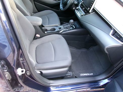 Used 2021 Toyota Corolla LE image 6