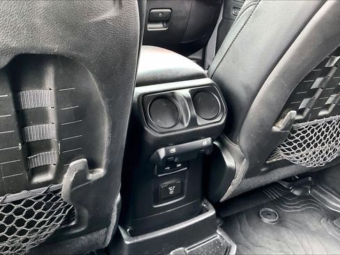 Used 2018 Jeep Wrangler Unlimited Rubicon image 37