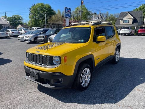 Used 2017 Jeep Renegade Latitude AWD/4WD image 2