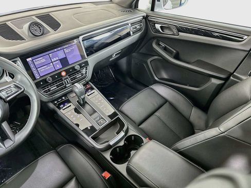 Certified 2026 Porsche Macan AWD/4WD image 25