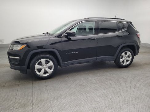 Used 2018 Jeep Compass Latitude w/ Popular Equipment Group AWD/4WD image 2
