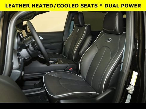 New 2026 Chrysler Pacifica Limited w/ S Appearance Package image 4