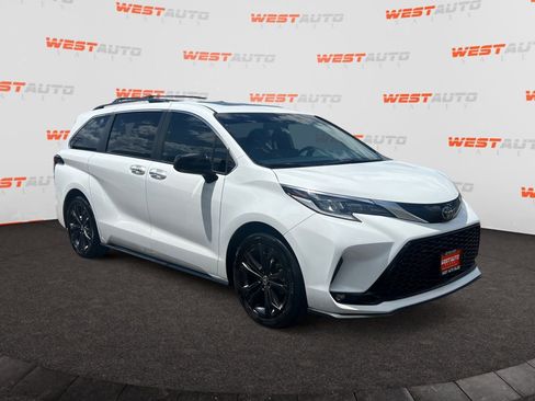 Used 2022 Toyota Sienna XSE w/ XSE Plus Package FWD image 7