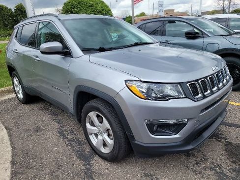Used 2019 Jeep Compass Latitude AWD/4WD image 1