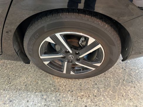 Used 2025 Nissan Sentra SV FWD image 29