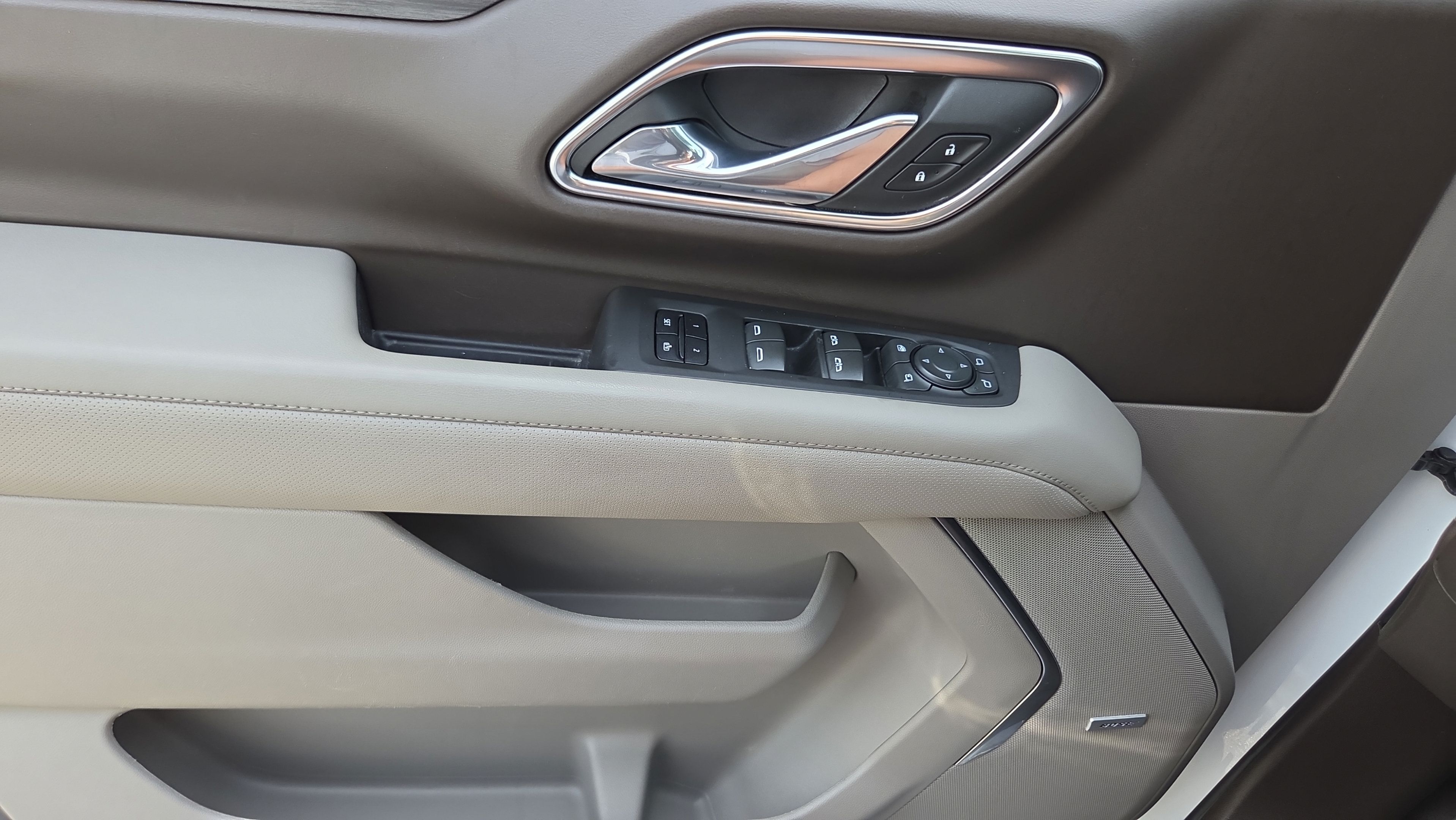 Used 2023 GMC Yukon XL SLT w/ SLT Premium Package RWD image 32