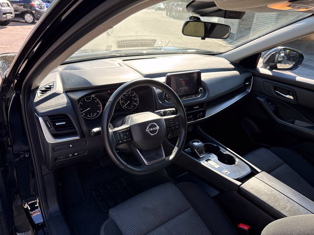 Used 2025 Nissan Rogue SV FWD image 14
