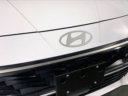 Used 2025 Hyundai Elantra SEL FWD image 29