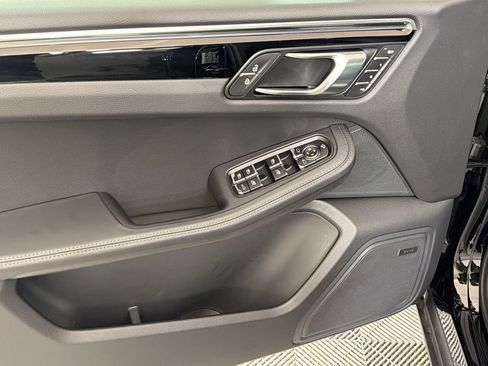 Certified 2026 Porsche Macan AWD/4WD image 15