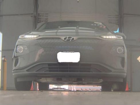 Used 2021 Hyundai Kona Limited w/ Cargo Package image 3